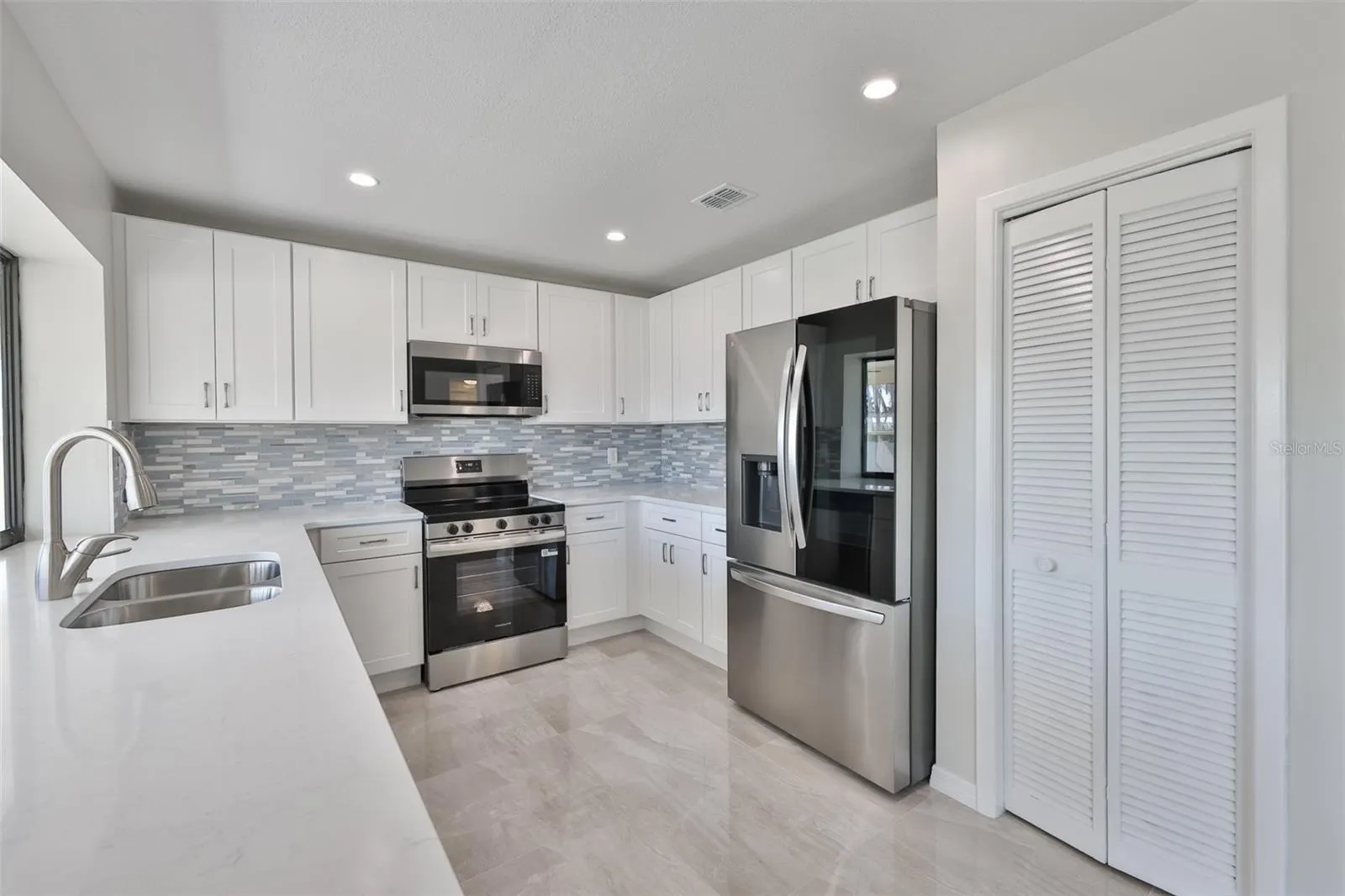 6523 KING PALM WAY