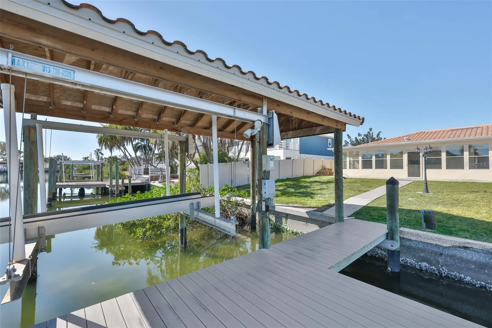 6523 KING PALM WAY