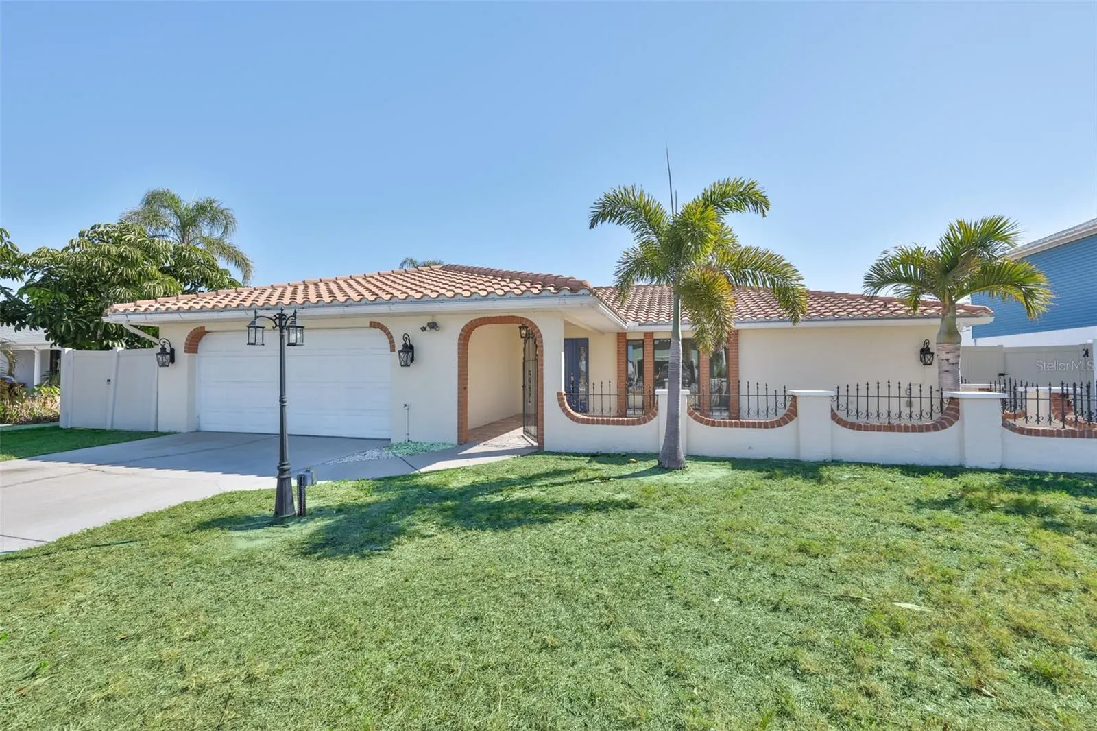 6523 KING PALM WAY