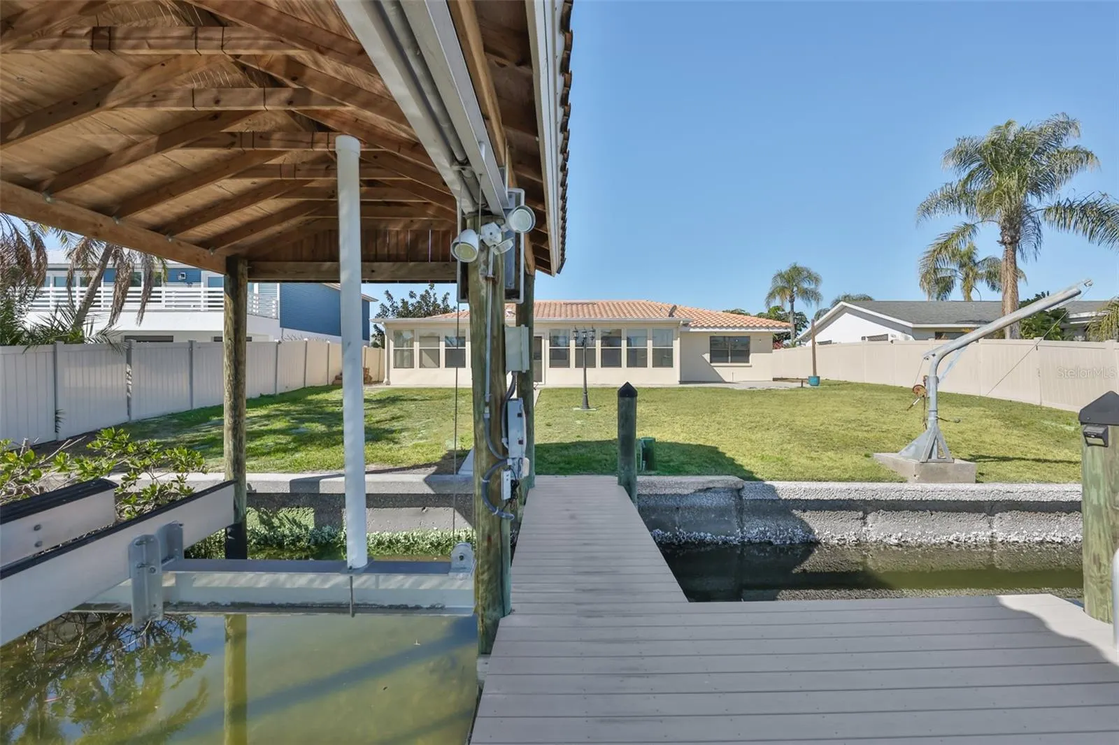 6523 KING PALM WAY