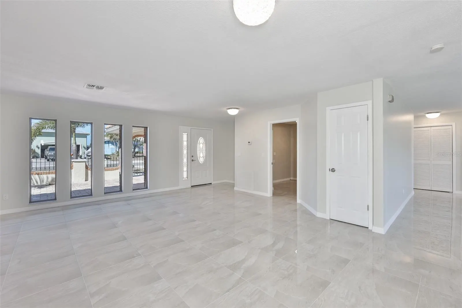 6523 KING PALM WAY