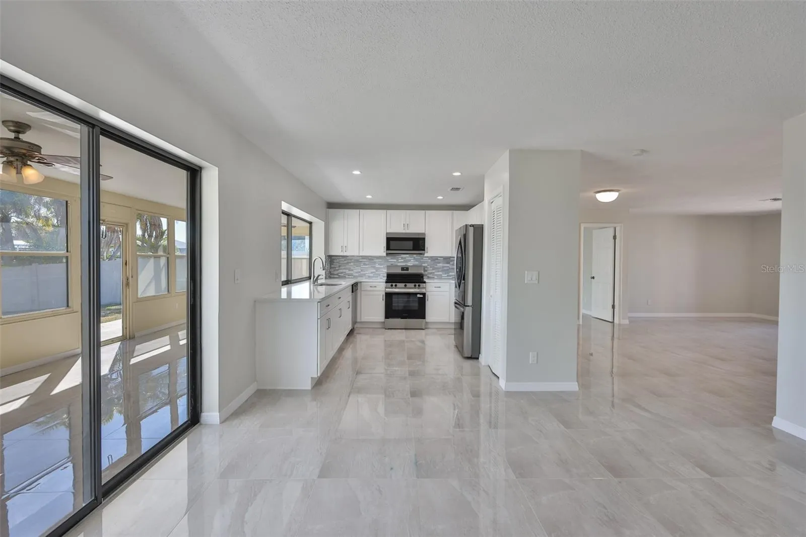 6523 KING PALM WAY