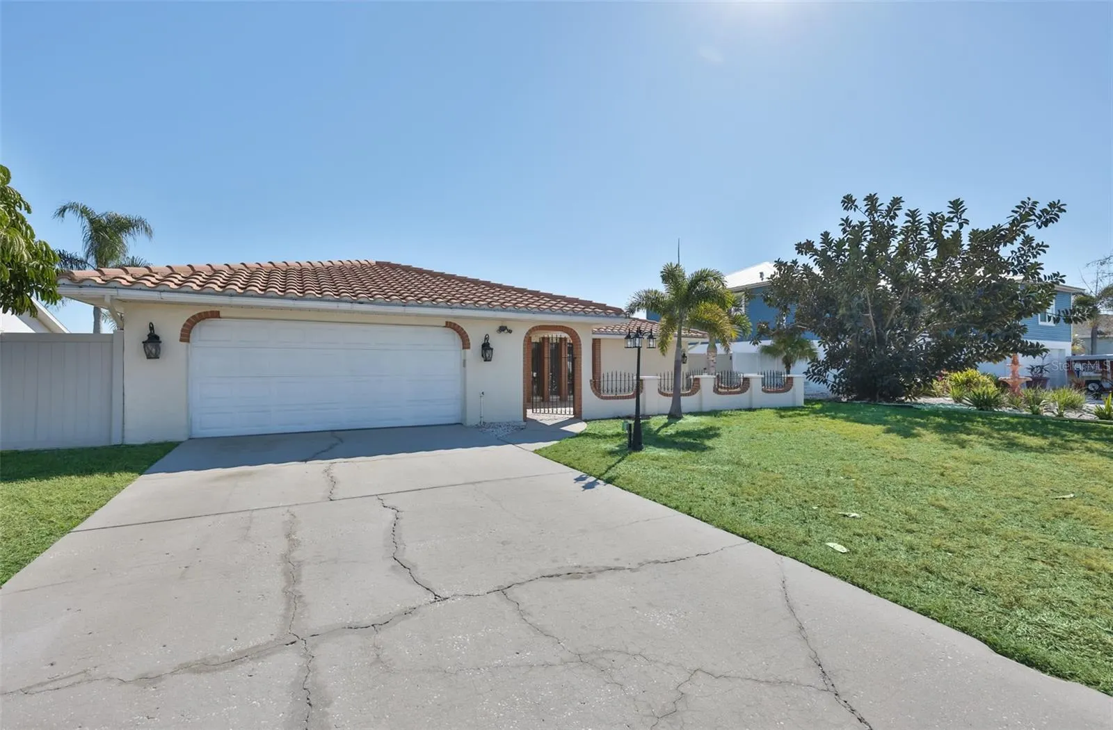 6523 KING PALM WAY
