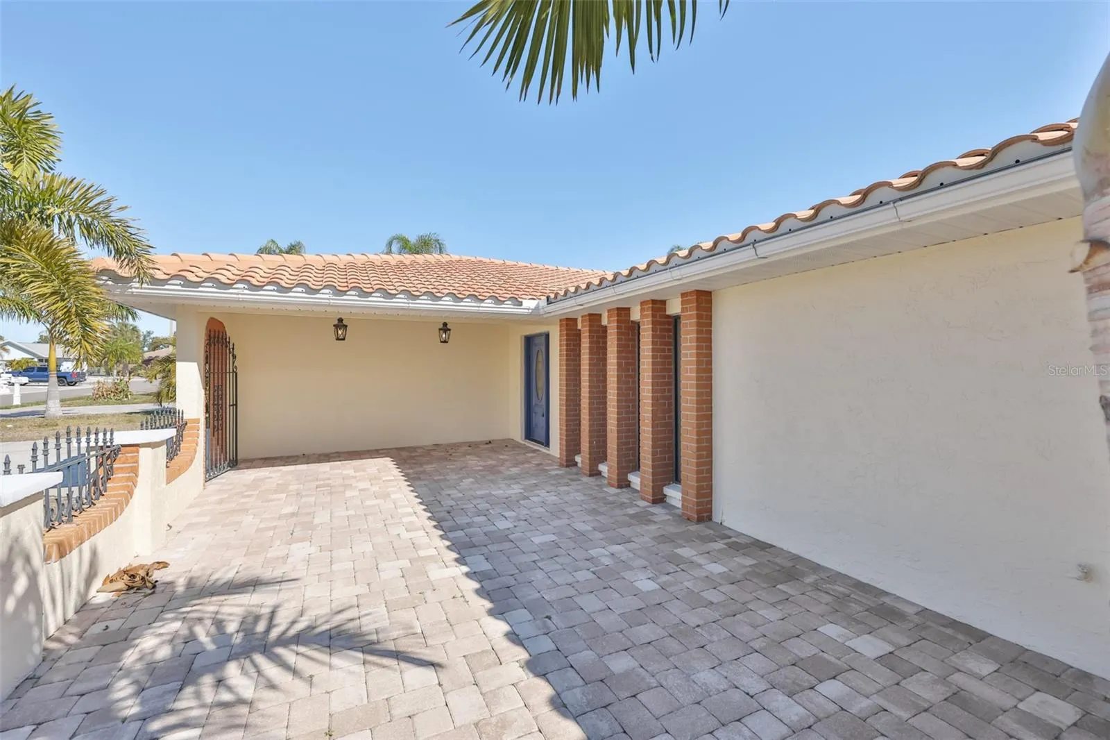 6523 KING PALM WAY