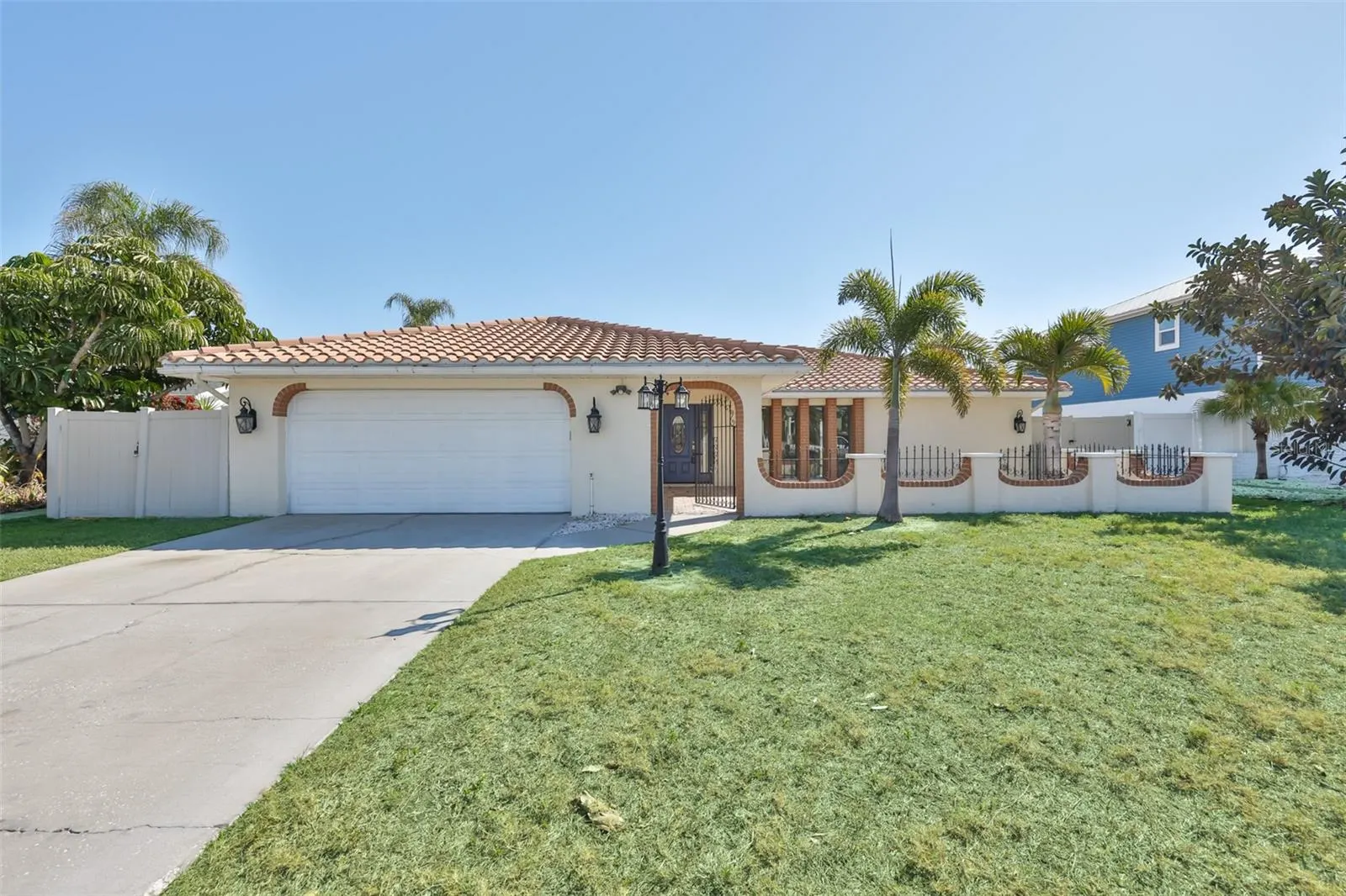 6523 KING PALM WAY