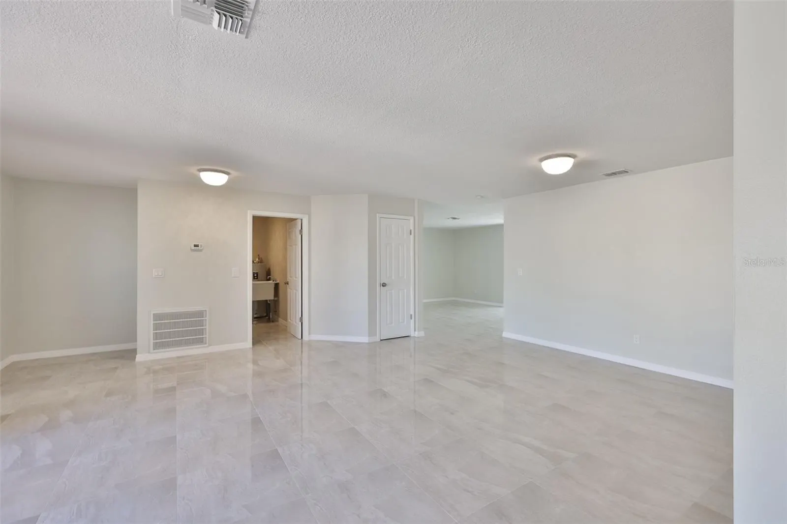 6523 KING PALM WAY