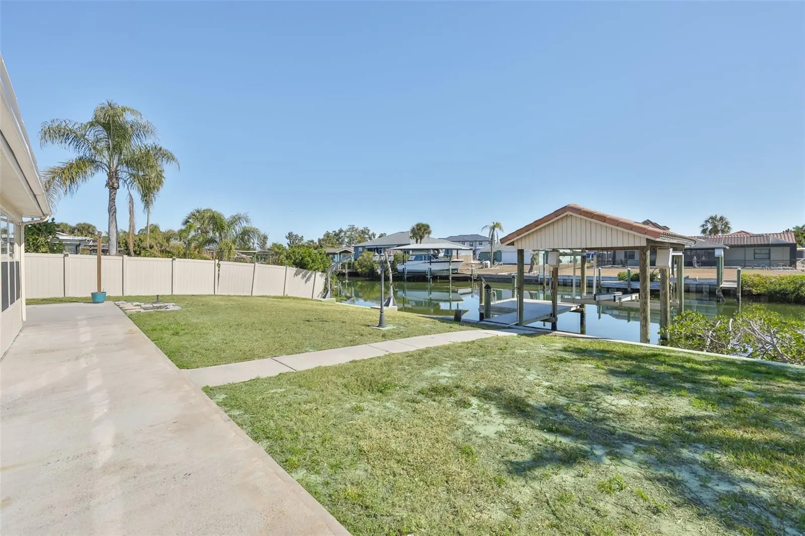6523 KING PALM WAY