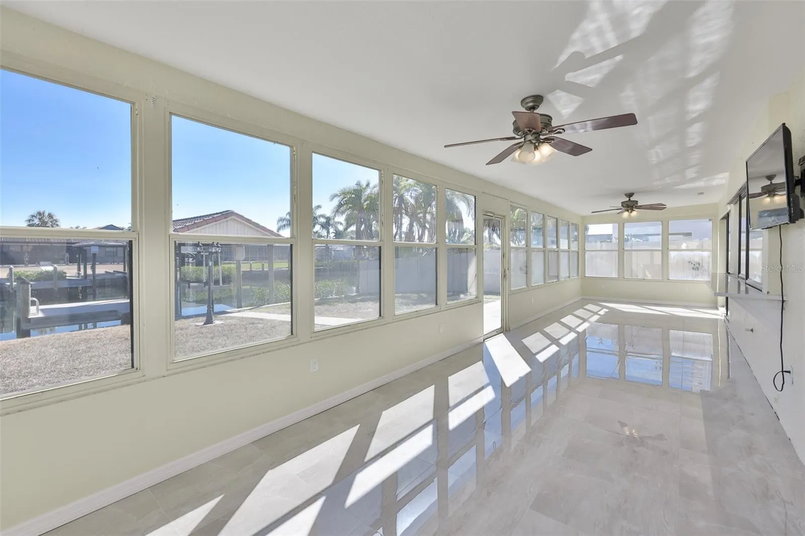 6523 KING PALM WAY