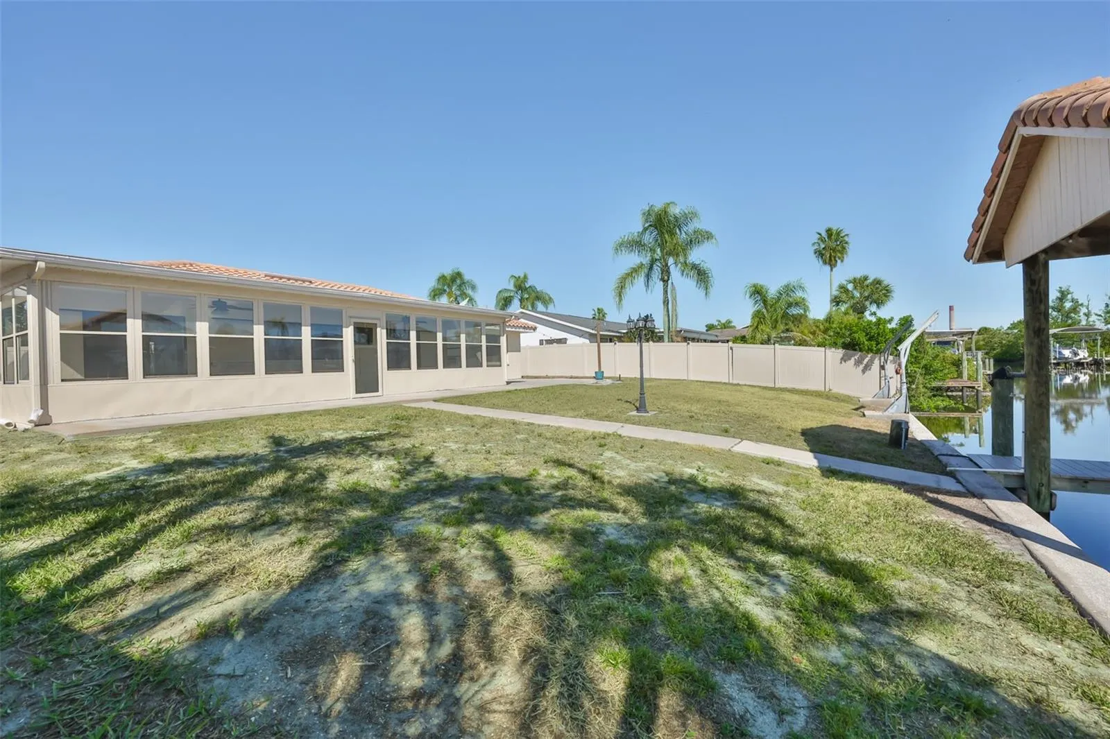 6523 KING PALM WAY