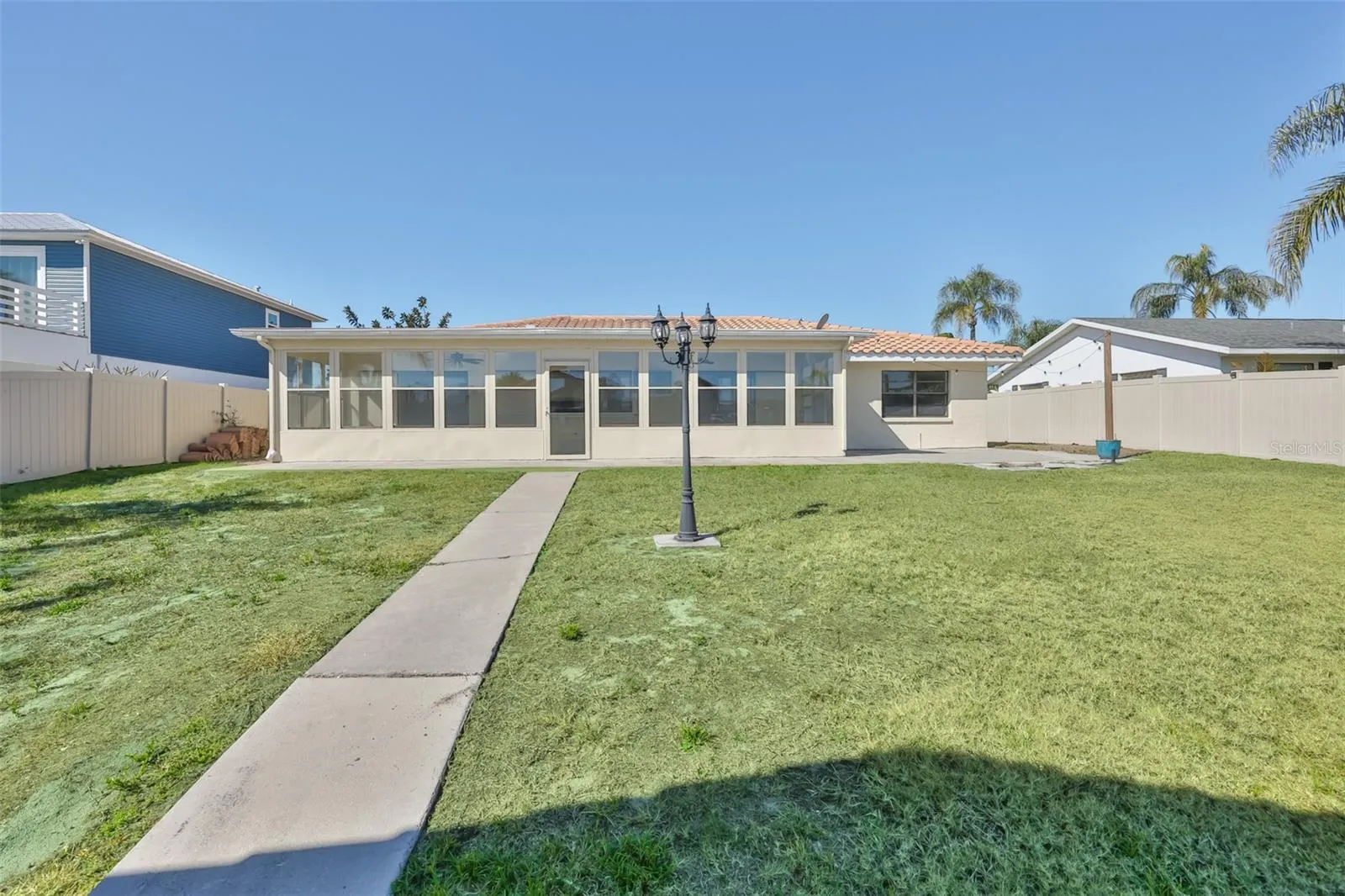 6523 KING PALM WAY
