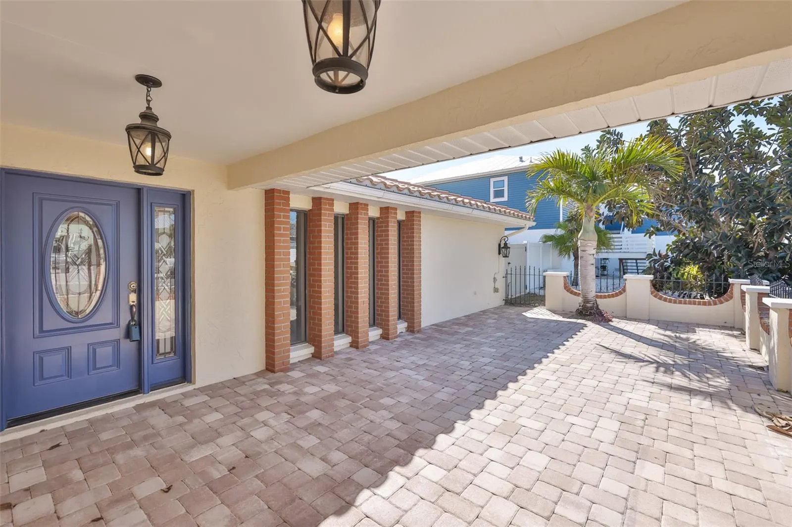 6523 KING PALM WAY