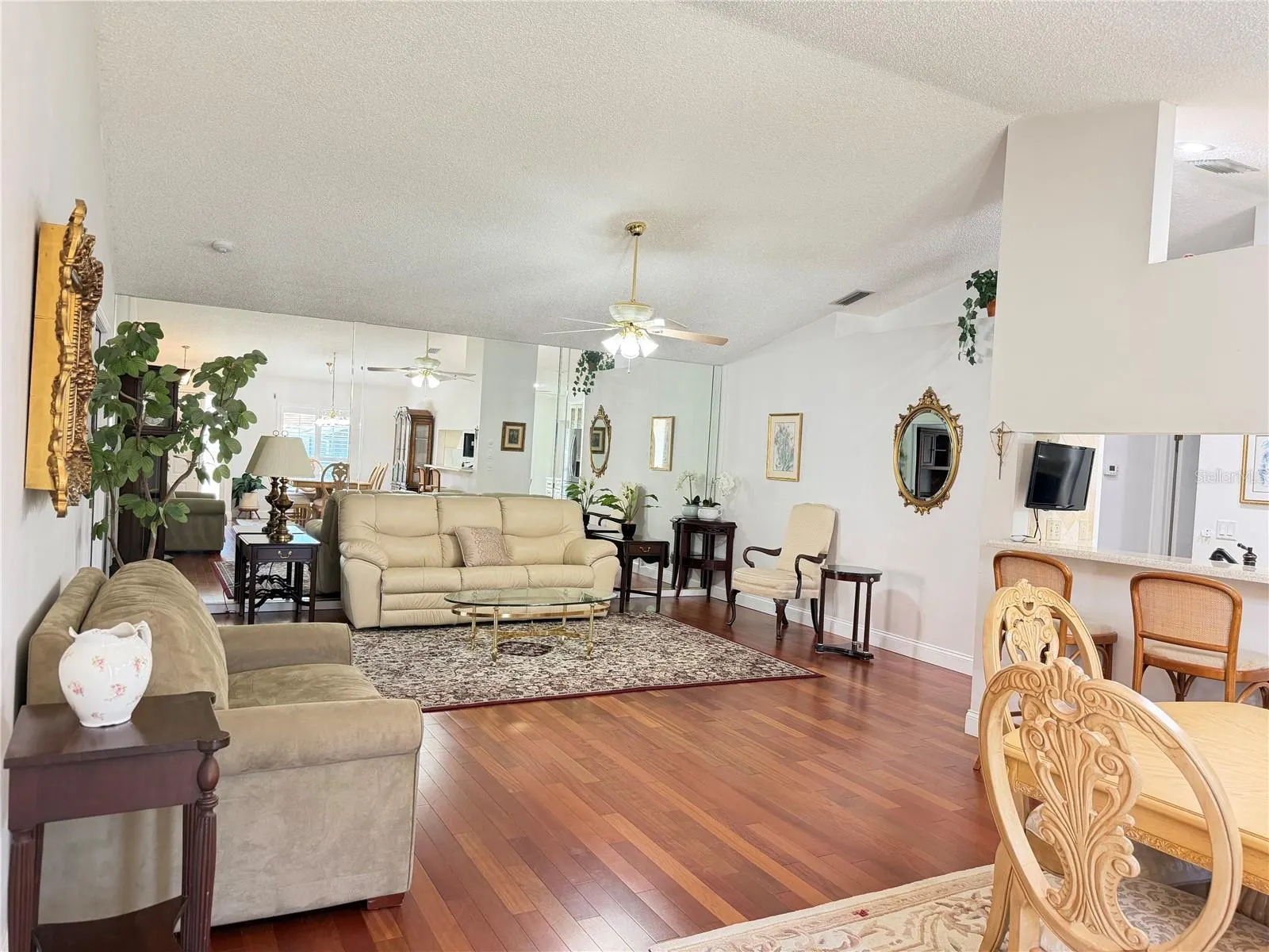 2053 CHERYL DR