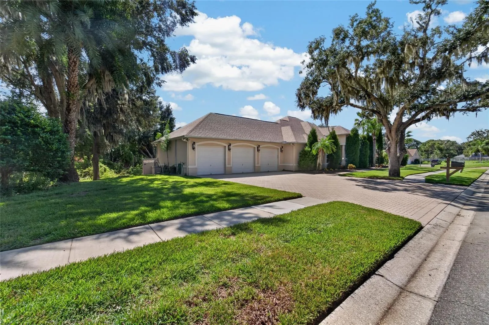 1009 EMERALD CREEK DR