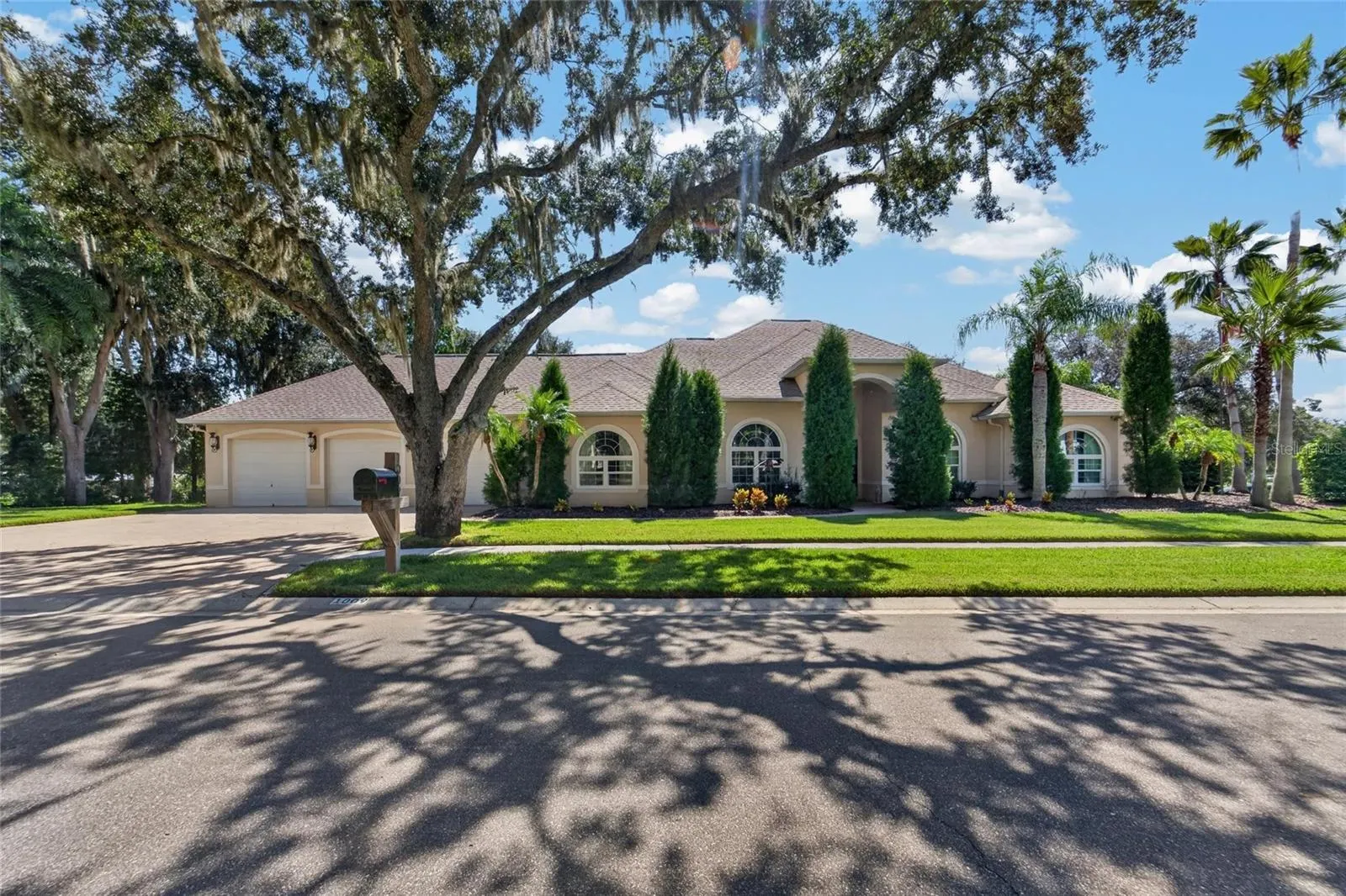 1009 EMERALD CREEK DR