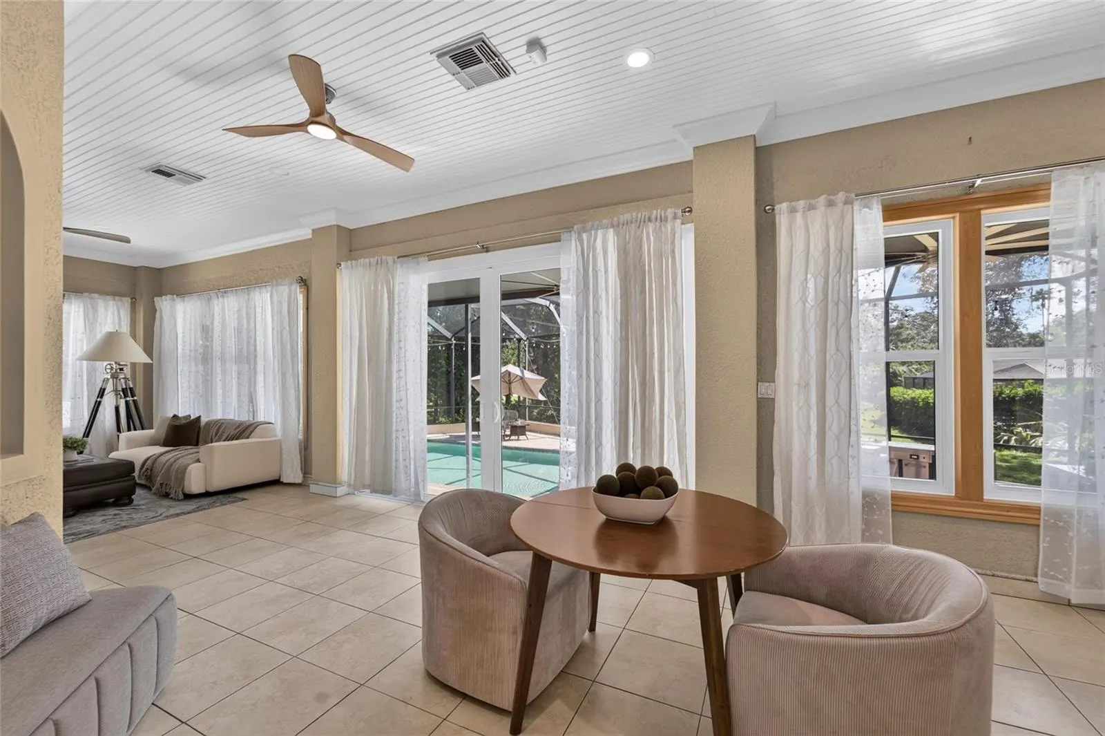 1009 EMERALD CREEK DR