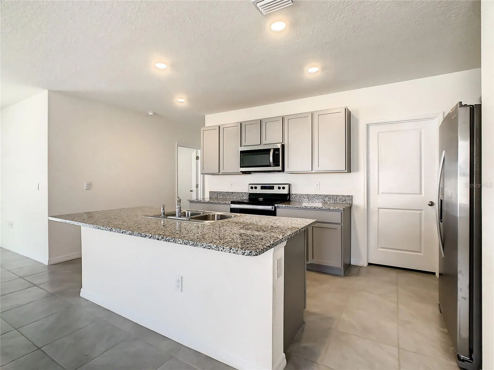 16506 MOSAIC OAR DR
