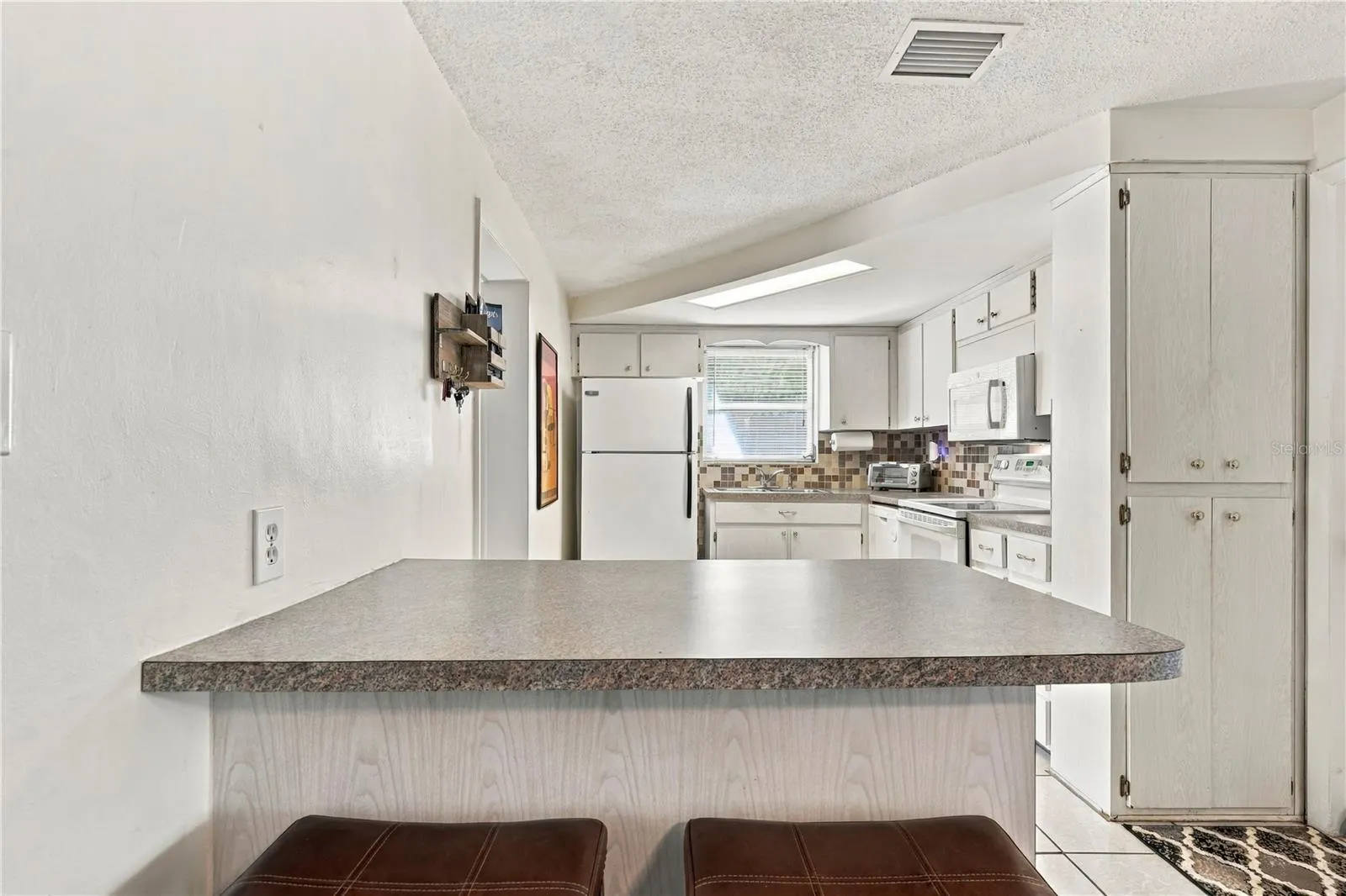 1042 VIKING DR