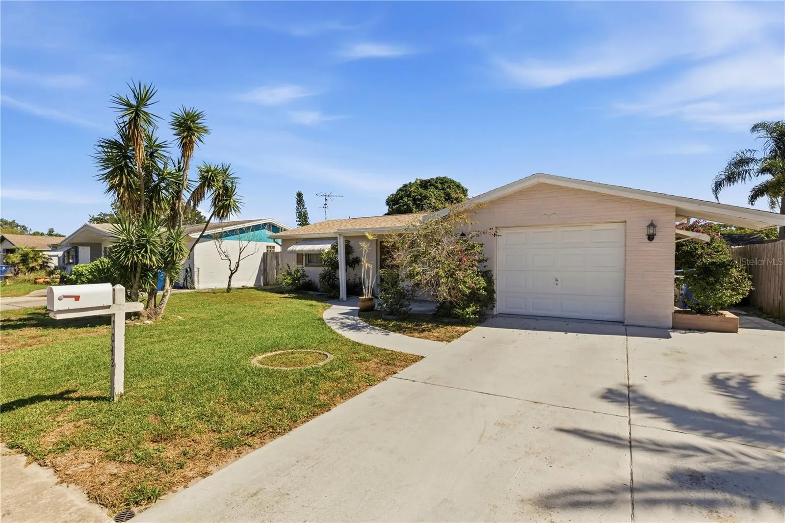 1042 VIKING DR