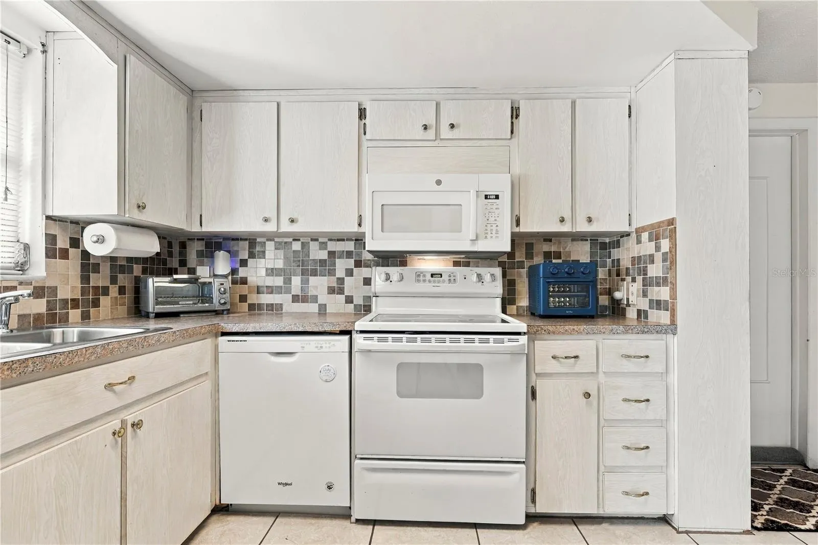 1042 VIKING DR