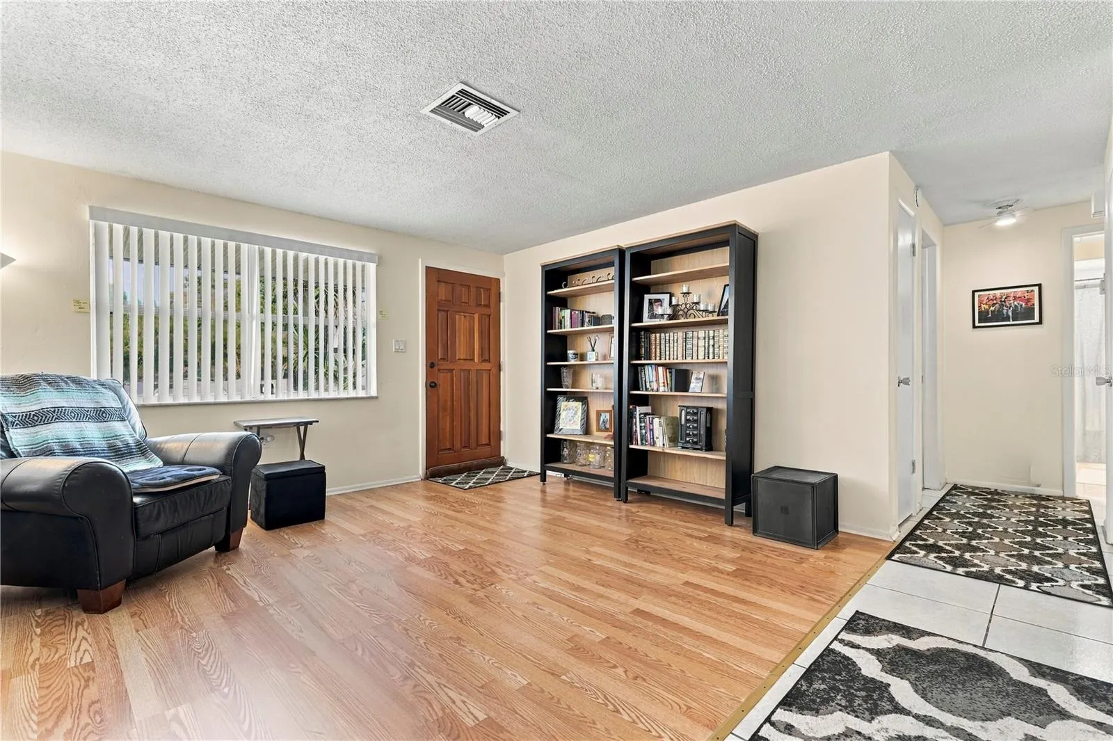 1042 VIKING DR