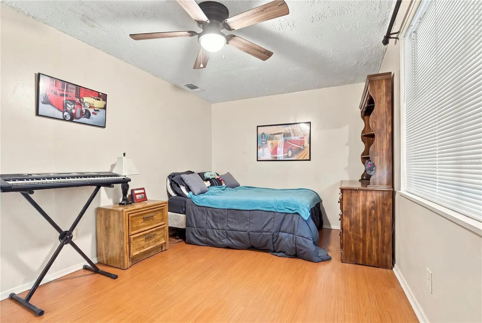 1042 VIKING DR