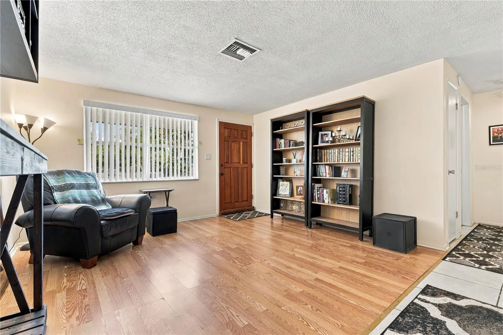 1042 VIKING DR