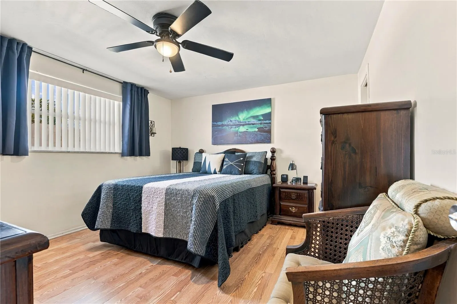 1042 VIKING DR
