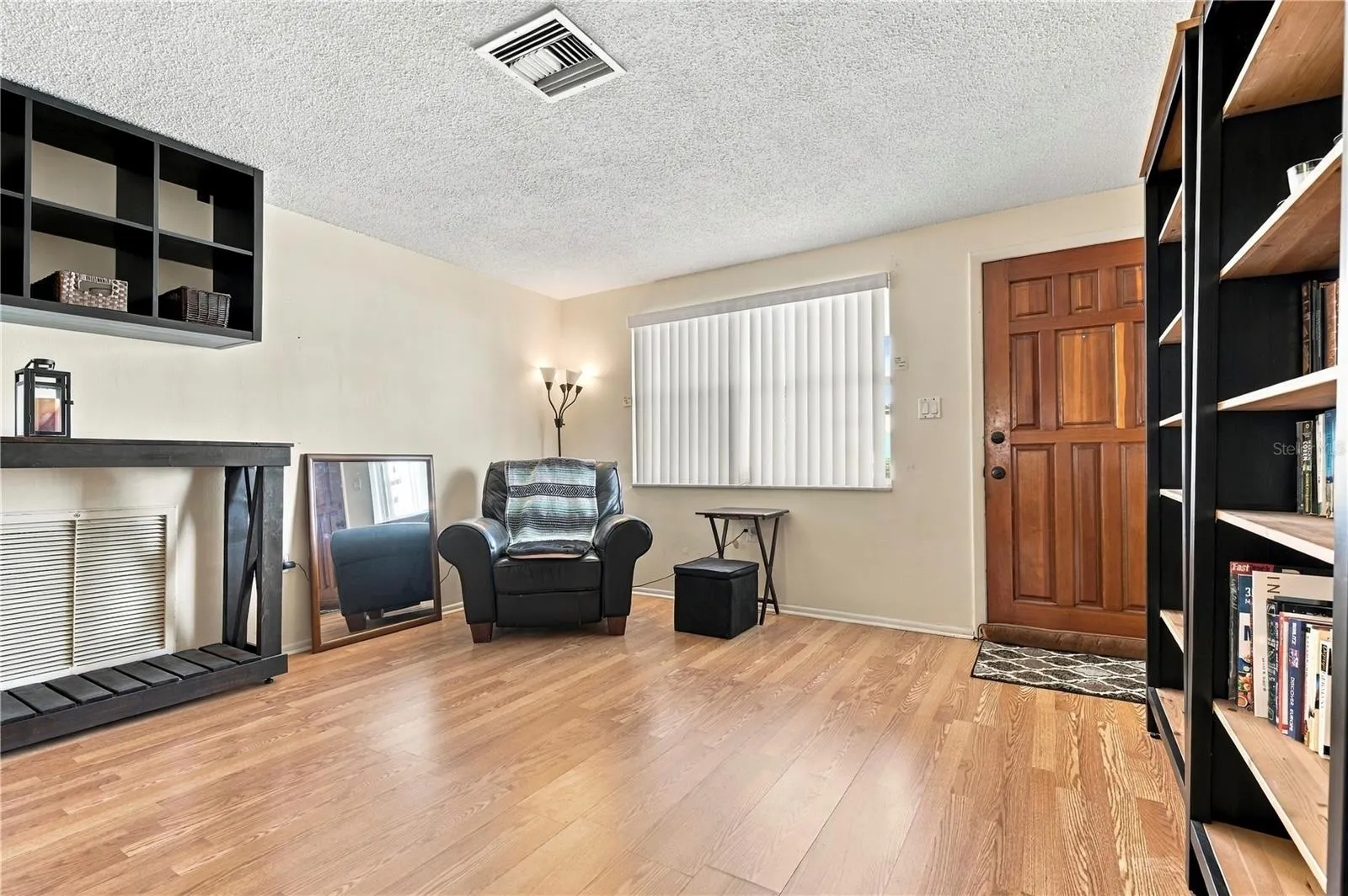 1042 VIKING DR