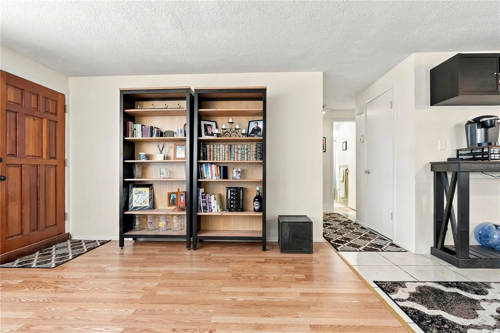 1042 VIKING DR