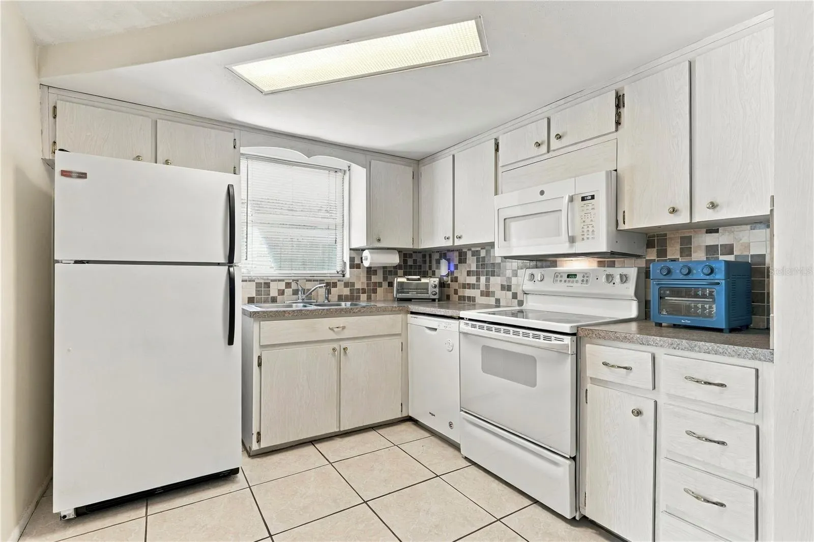 1042 VIKING DR