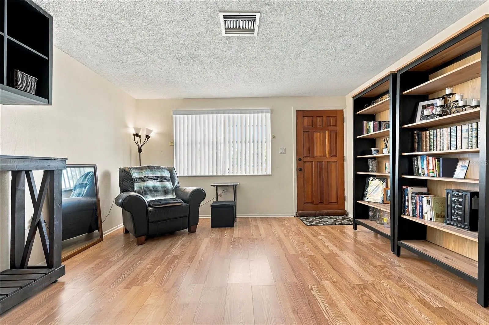 1042 VIKING DR