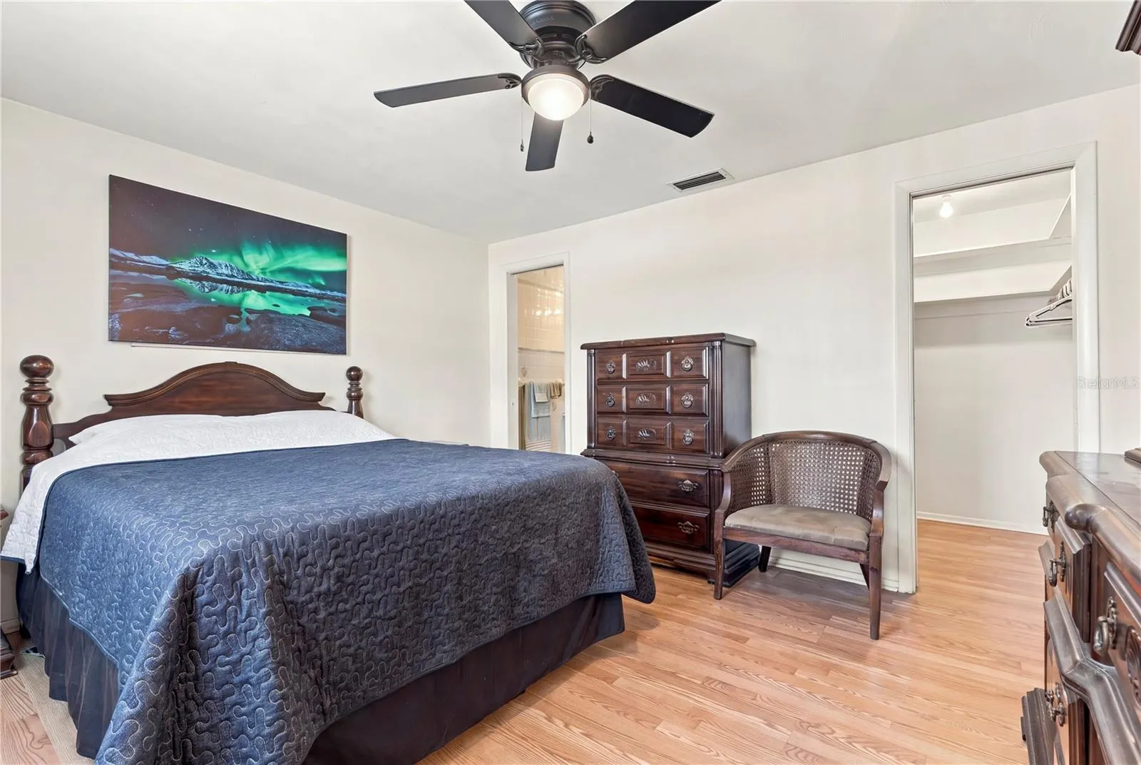 1042 VIKING DR