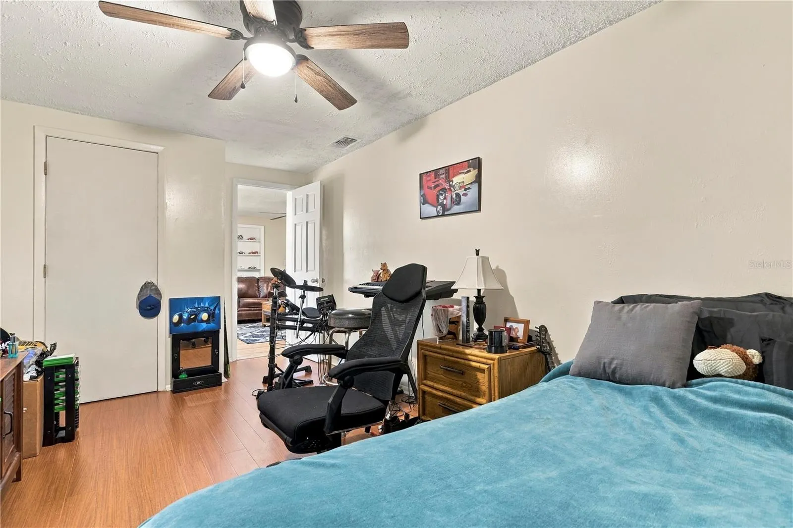 1042 VIKING DR