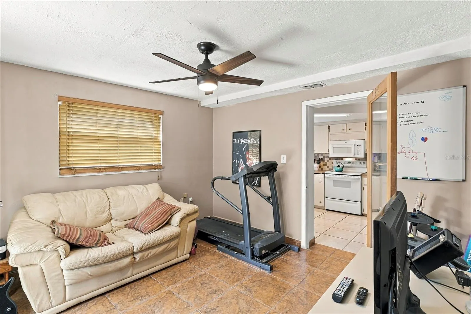 1042 VIKING DR