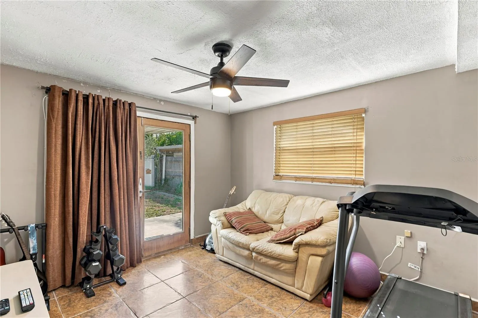 1042 VIKING DR