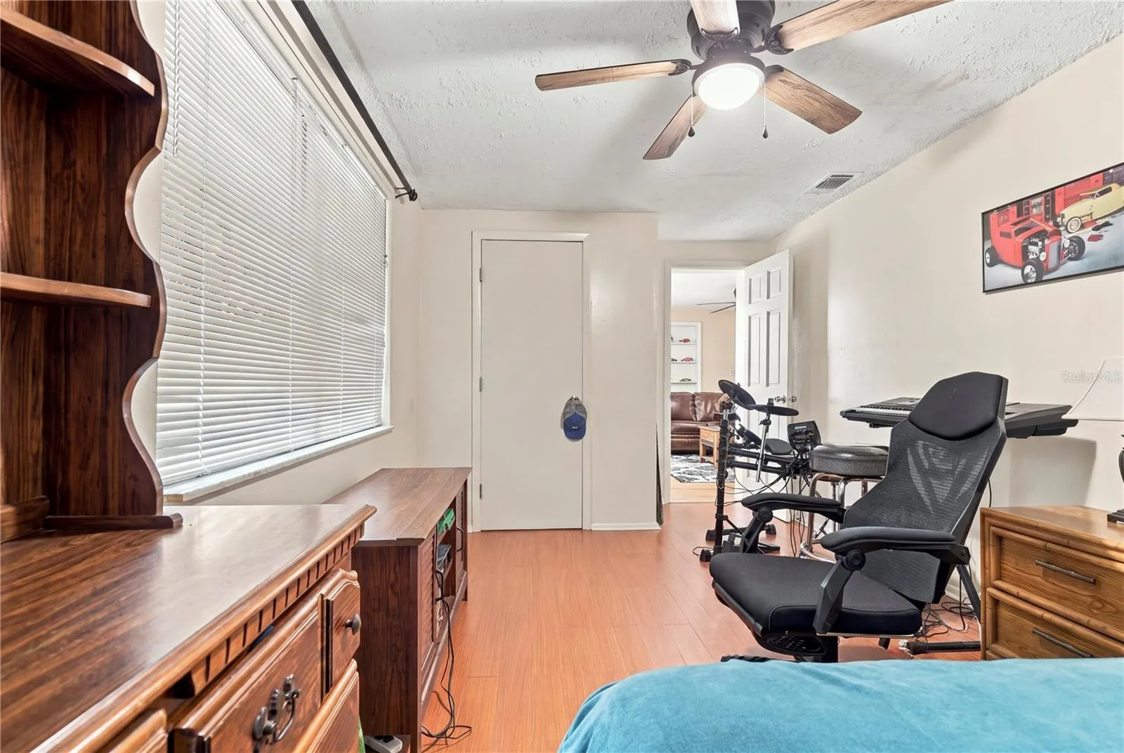 1042 VIKING DR