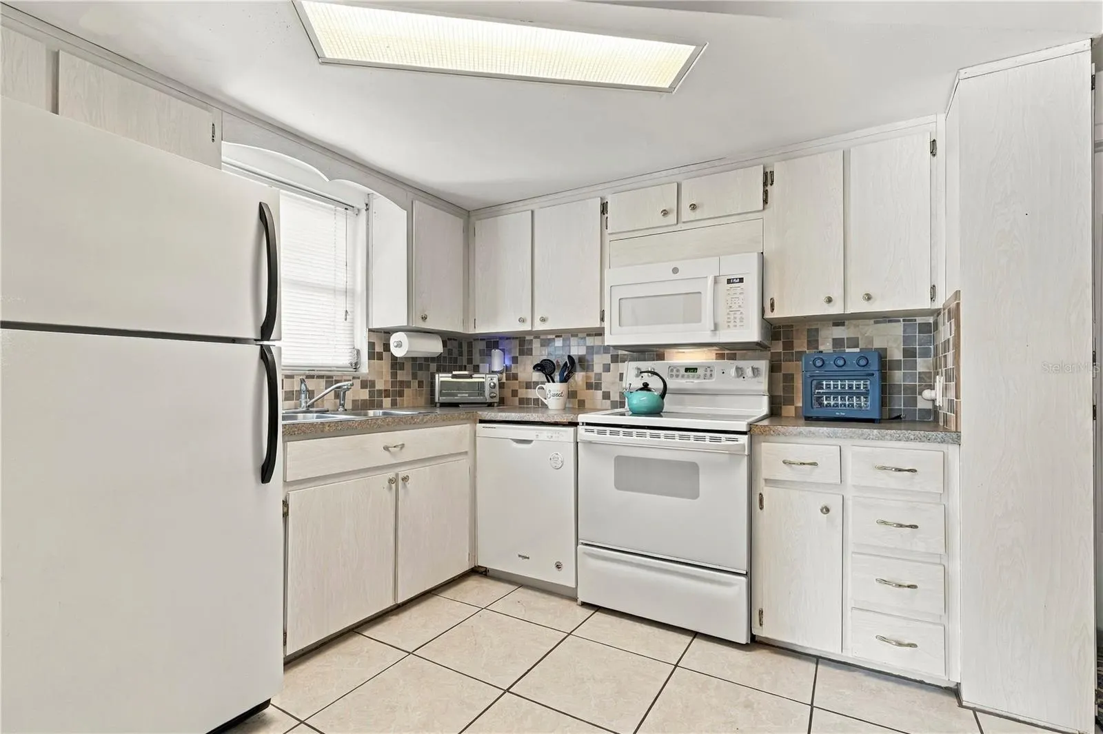1042 VIKING DR