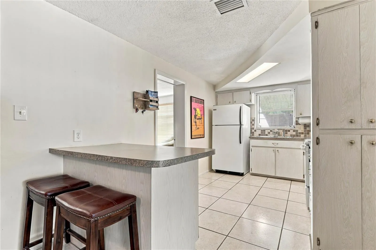 1042 VIKING DR