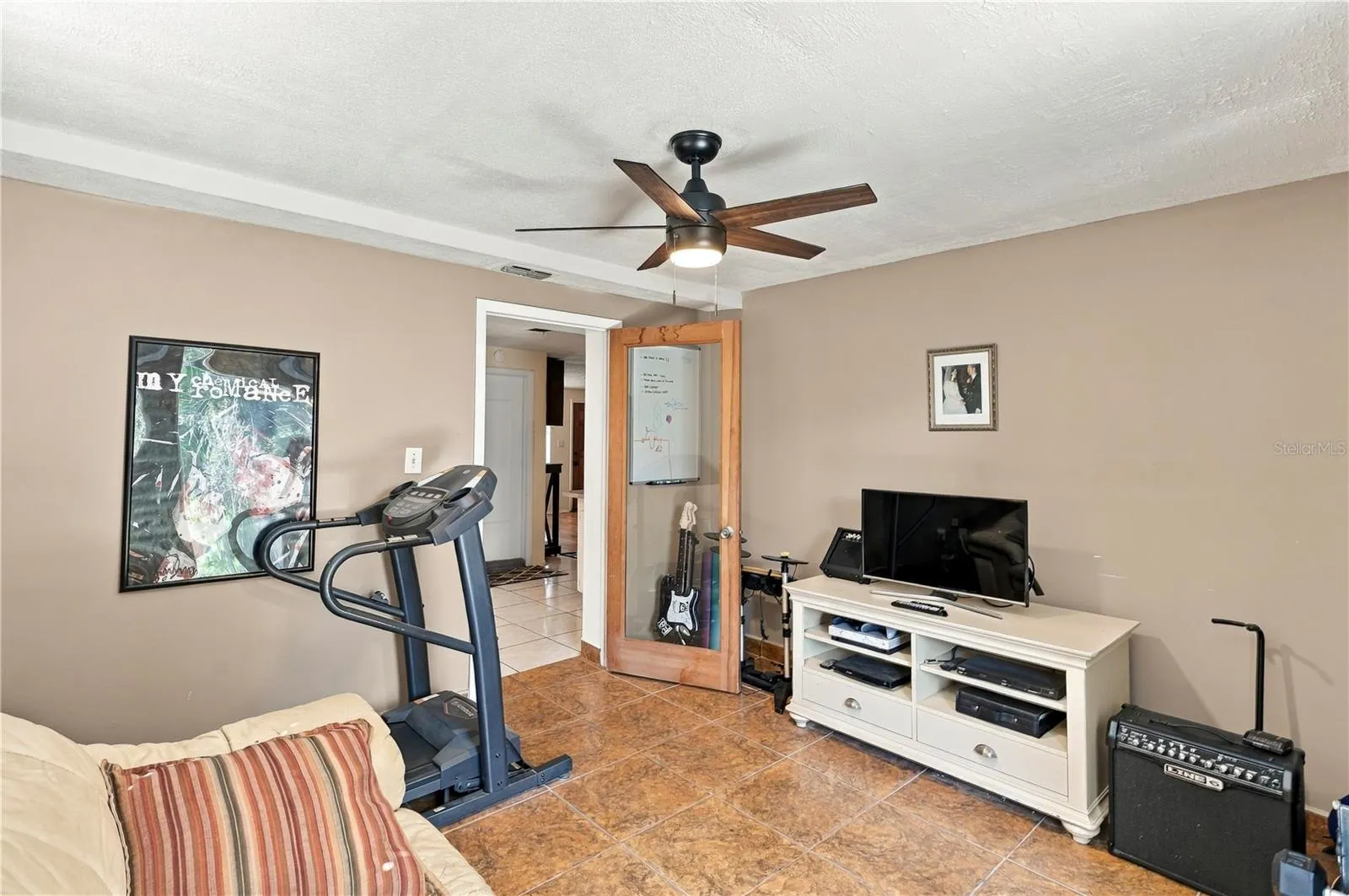 1042 VIKING DR