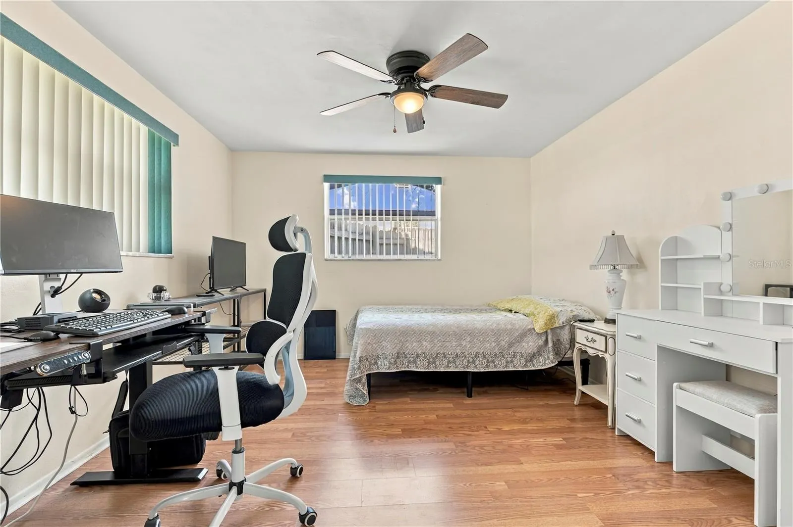 1042 VIKING DR