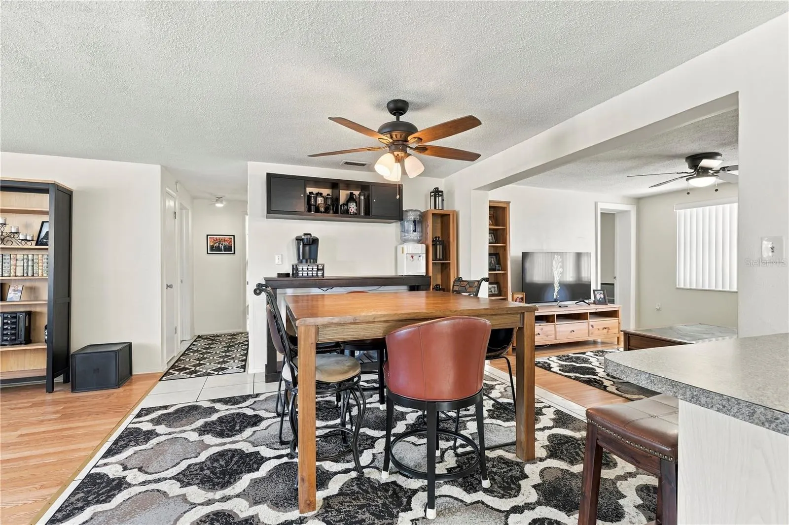 1042 VIKING DR