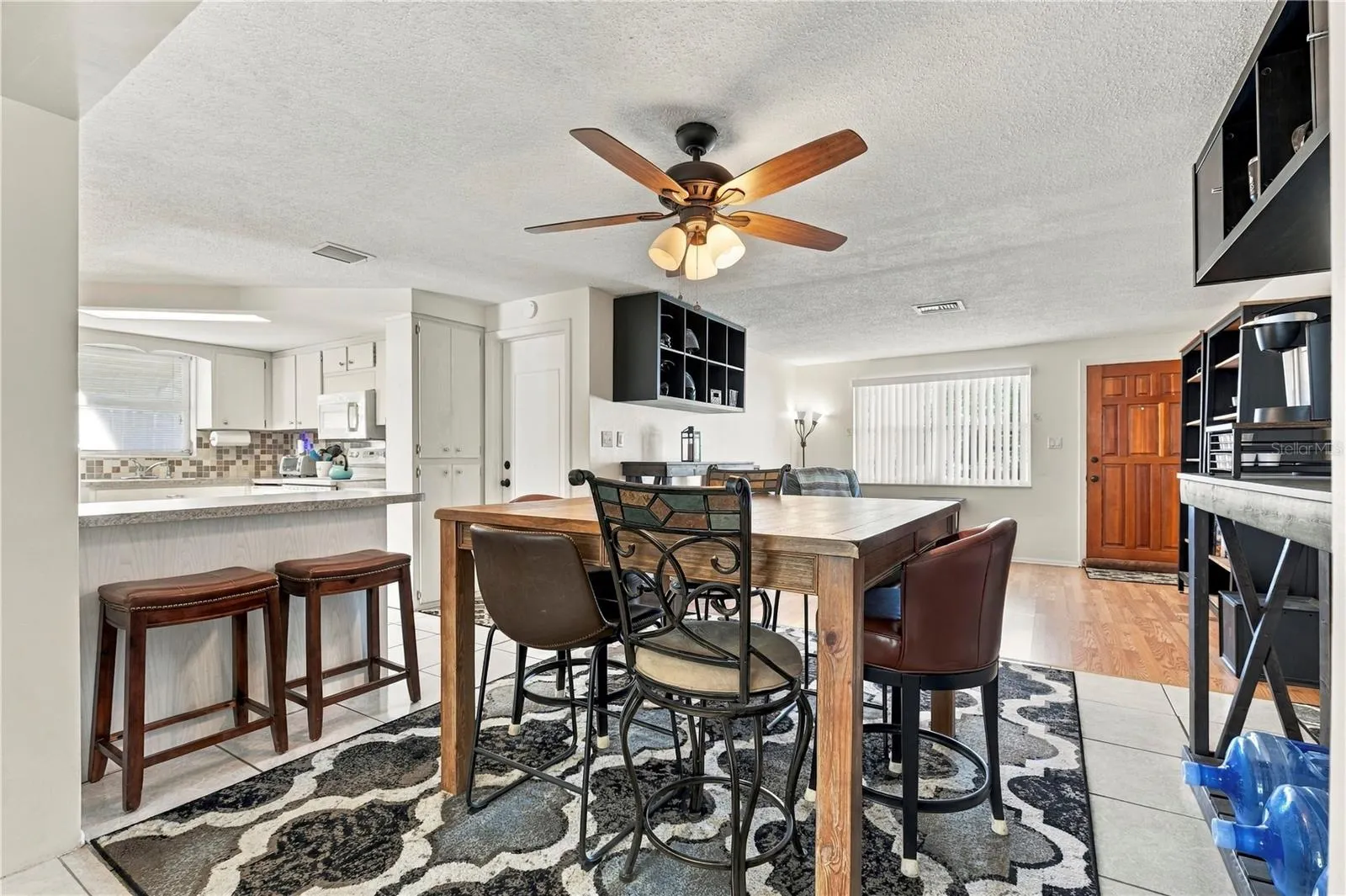1042 VIKING DR