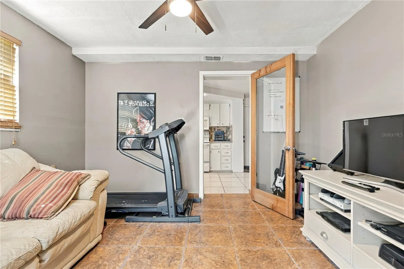 1042 VIKING DR