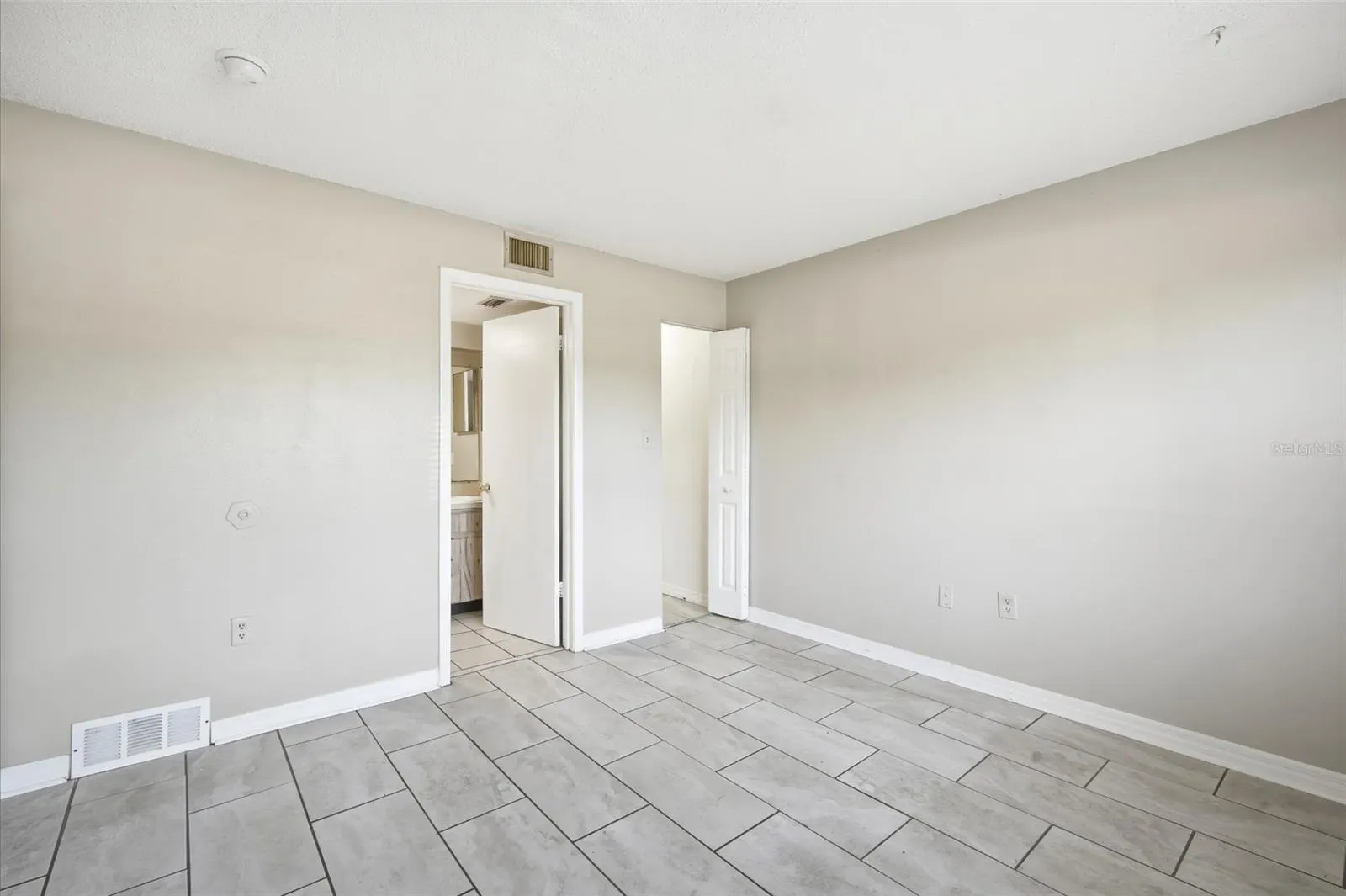 5046 TERRACE PALMS CIR #101 #101
