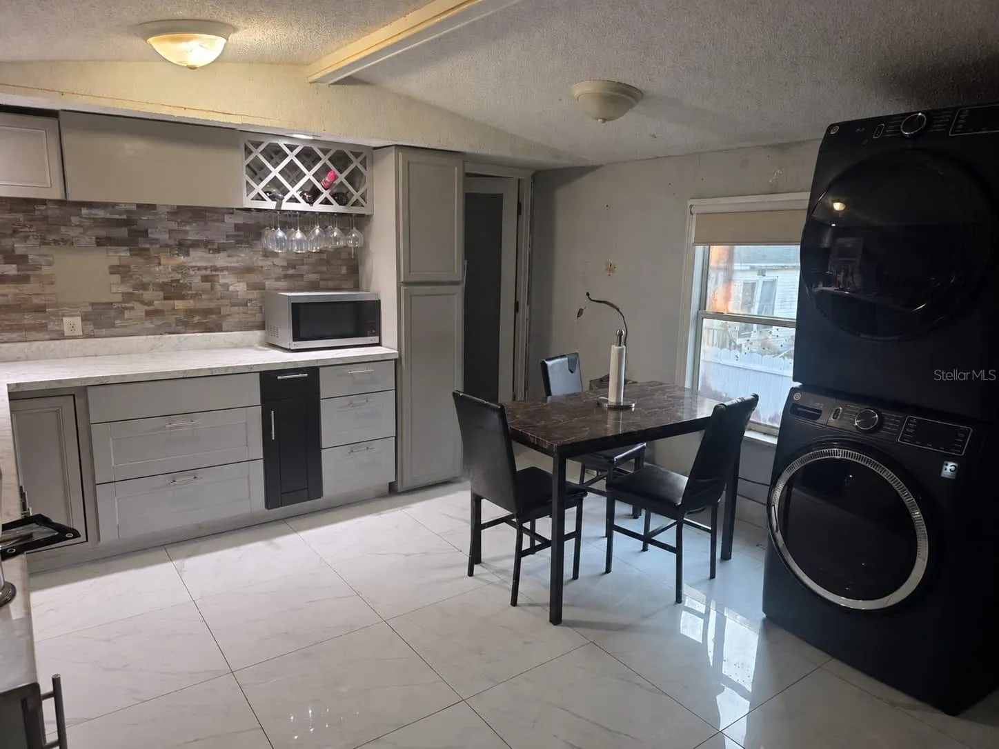 6108 BEACH AVE