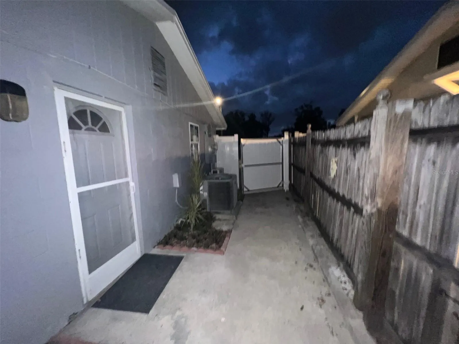 6439 WILLOW WOOD LN