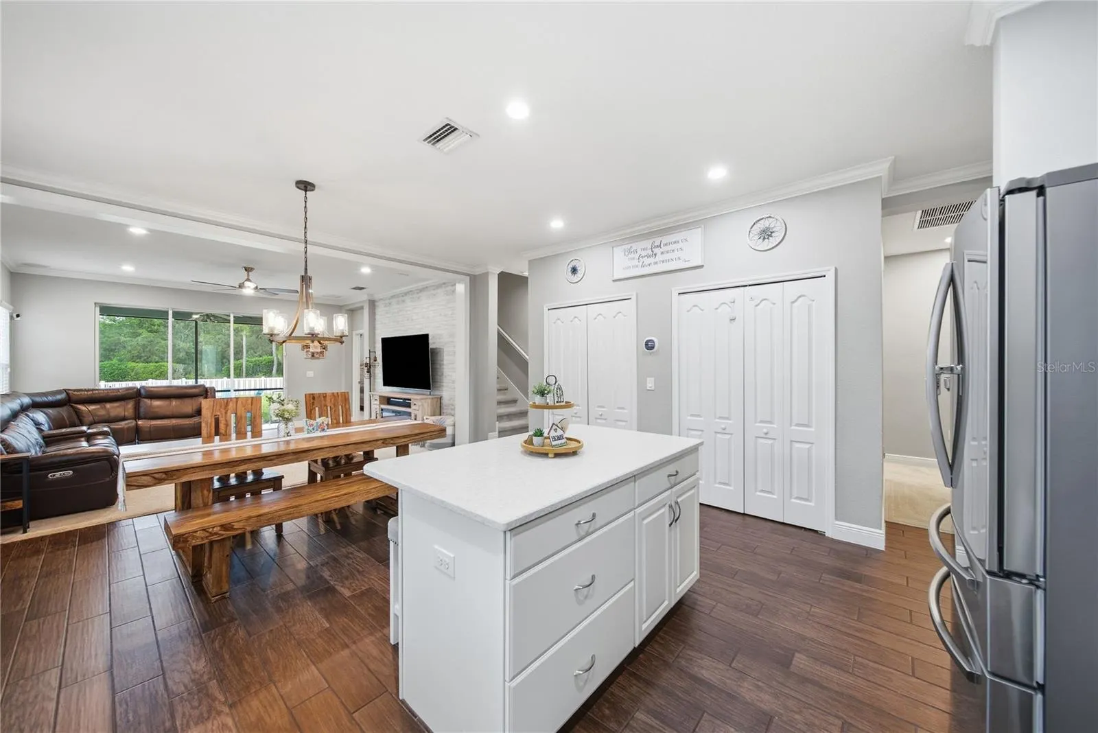 1322 THORNBURY DR