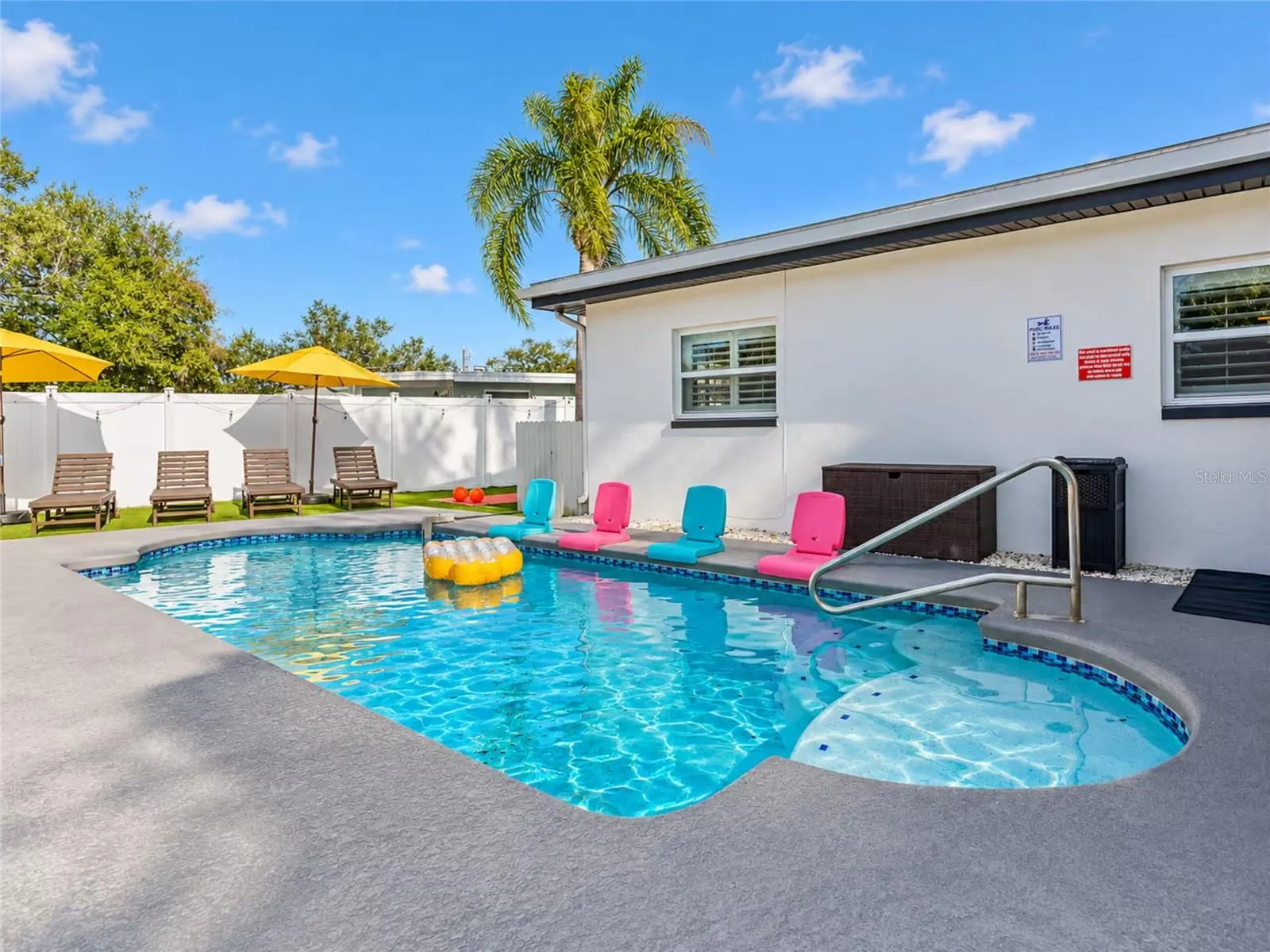 100 GATEWOOD DR