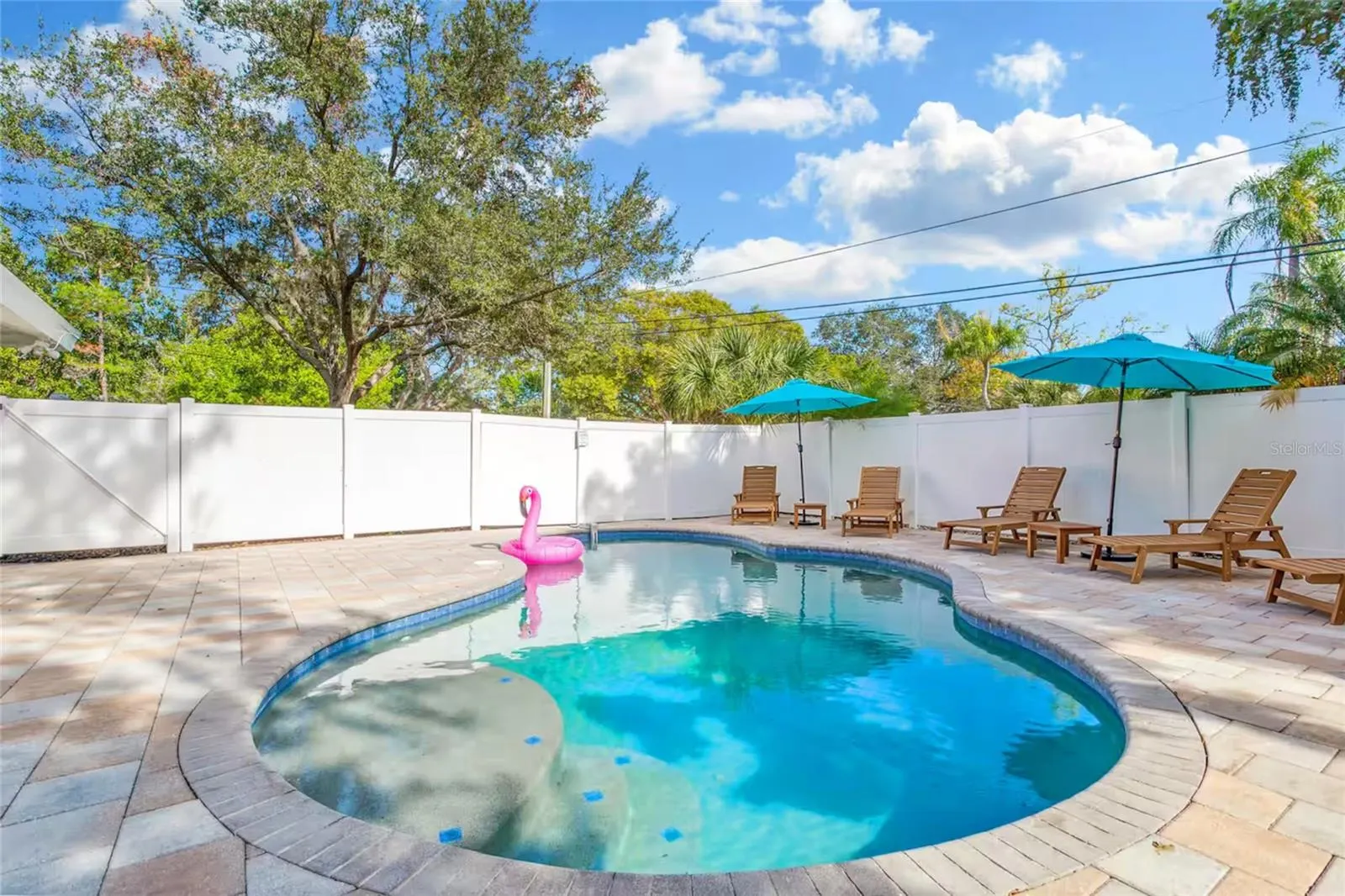 1749 MAGNOLIA DR
