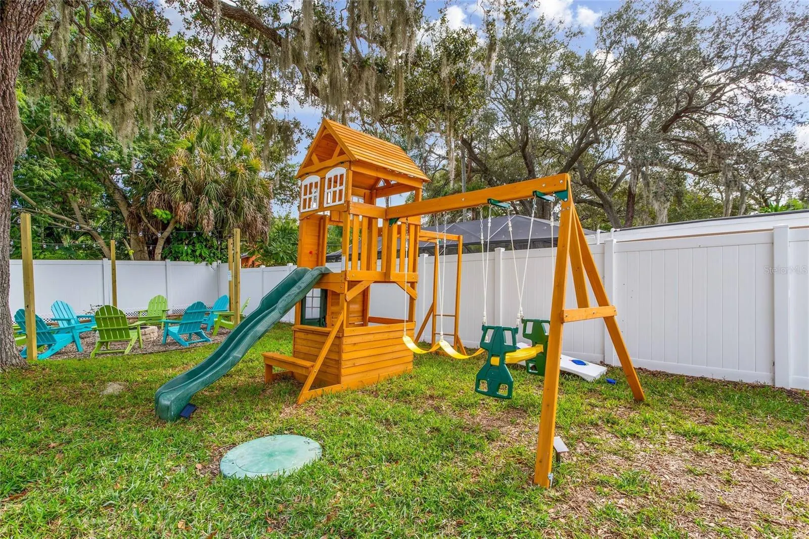 1749 MAGNOLIA DR